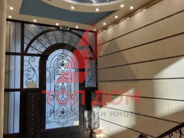 Дава се под наем Тристаен апартамент в Варна, Окръжна болница - 120 кв.м за 714 € - Снимка #1