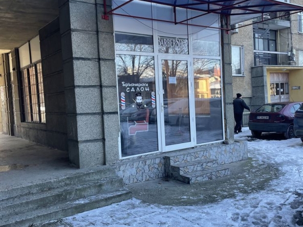 Дава се под наем Магазин в Разград, Варош - 65 кв.м за 423.81 € - Снимка #1