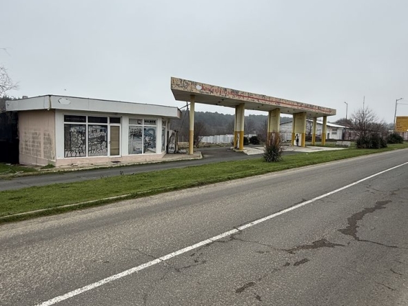 Дава се под наем Промишлена сграда в Ахтопол - 1610 кв.м за 110830.14 € - Снимка #1