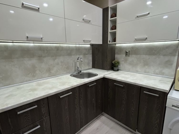 Дава се под наем Тристаен апартамент в Стара Загора, Център - 60 кв.м за 383.52 € - Снимка #1