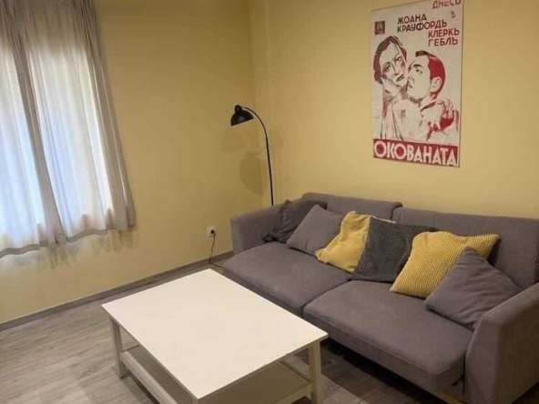 Дава се под наем Тристаен апартамент в София, Оборище - 90 кв.м за 746.64 € - Снимка #1