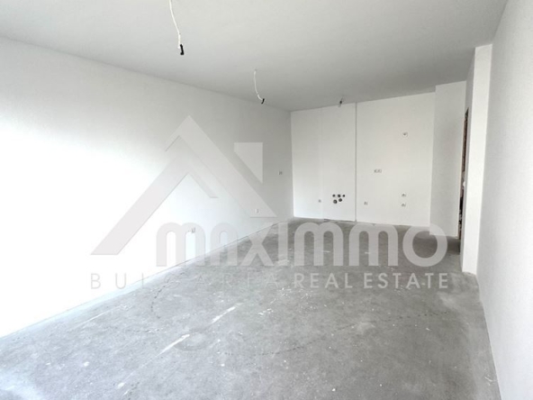 Тристаен апартамент в Варна, Кайсиева градина - 95 кв.м за 682 €/кв.м - Снимка #1