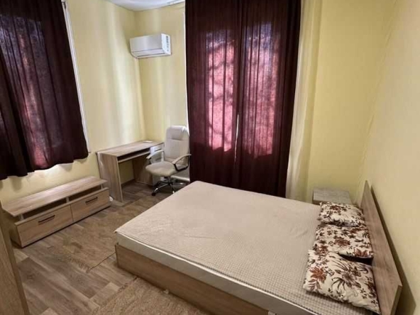 Дава се под наем Етаж от къща в Пловдив, Център - 90 кв.м за 498.27 € - Снимка #1