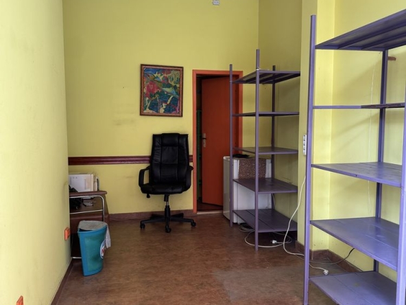 Дава се под наем Магазин в София, Зона Б-19 - 20 кв.м за 298.86 € - Снимка #1