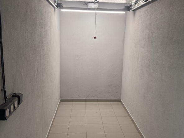 Дава се под наем Гараж / Паркомясто в София, Драгалевци - 5 кв.м за 84.66 € - Снимка #1