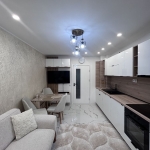 Дава се под наем Двустаен апартамент в к.к. Св.Св. Константин и Елена - 50 кв.м за 598.23 € - Снимка #1