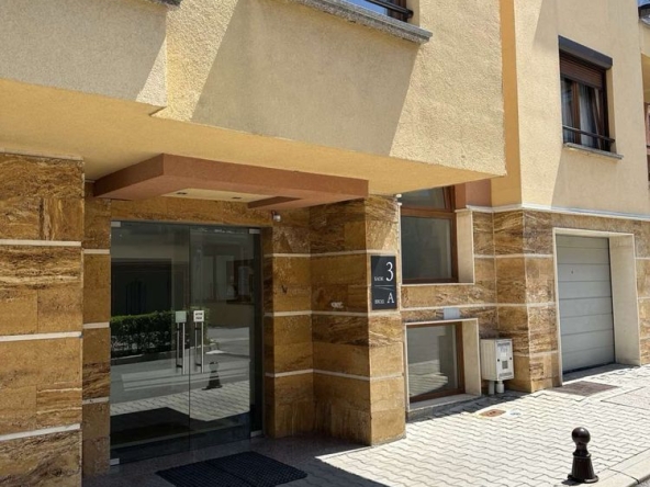 Дава се под наем Гараж / Паркомясто в София, Витоша - 20 кв.м за 99.45 € - Снимка #1