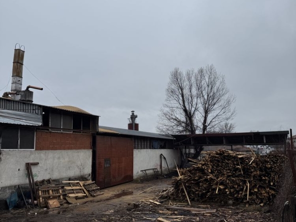 Промишлена сграда в с. Дъбница, Област Благоевград - 2700 кв.м за 46 €/кв.м - Снимка #1