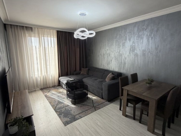 Дава се под наем Тристаен апартамент в Пловдив, Старият град - 99 кв.м за 1107.72 € - Снимка #1