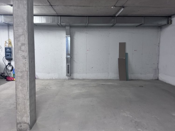 Дава се под наем Гараж / Паркомясто в София, Кръстова вада - 20 кв.м за 127.5 € - Снимка #1