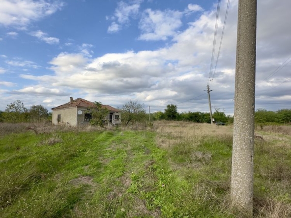 Къща в с. Преспа, Област Добрич - 3 кв.м за 25500 €/кв.м - Снимка #1