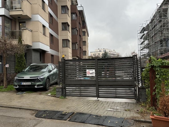Дава се под наем Гараж / Паркомясто в София, Кръстова вада - 15 кв.м за 99.45 € - Снимка #1