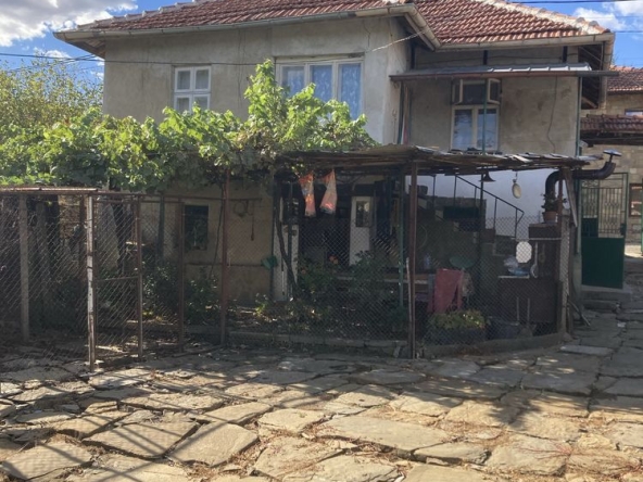 Къща в с. Горно Павликене, Област Ловеч - 15 кв.м за 680 €/кв.м - Снимка #1