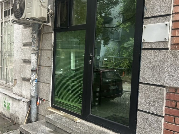 Дава се под наем Магазин в София, Център - 29 кв.м за 306 € - Снимка #1