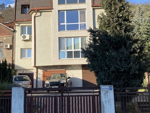 Четиристаен апартамент в Дупница - 195 кв.м за 382 €/кв.м - Снимка #1