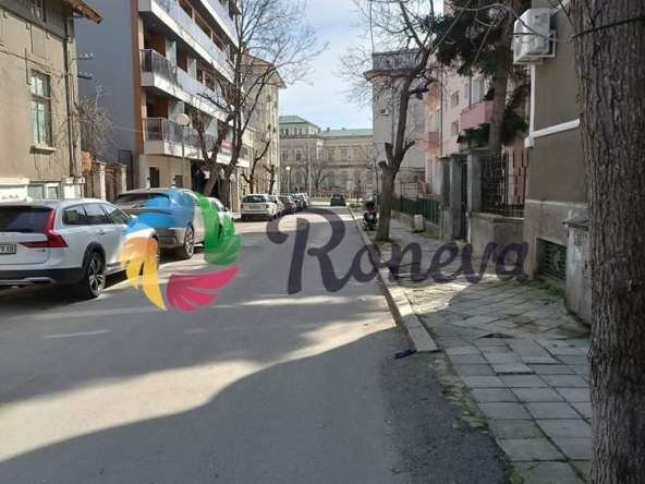 Дава се под наем Офис в Варна, Център - 80 кв.м за 598.23 € - Снимка #1