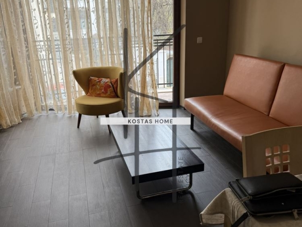 Дава се под наем Тристаен апартамент в Варна, Център - 100 кв.м за 797.64 € - Снимка #1