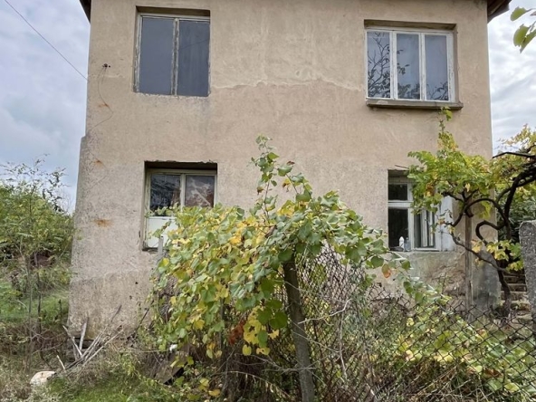 Къща в с. Помощник, Област Стара Загора - 2000 кв.м за 4 €/кв.м - Снимка #1