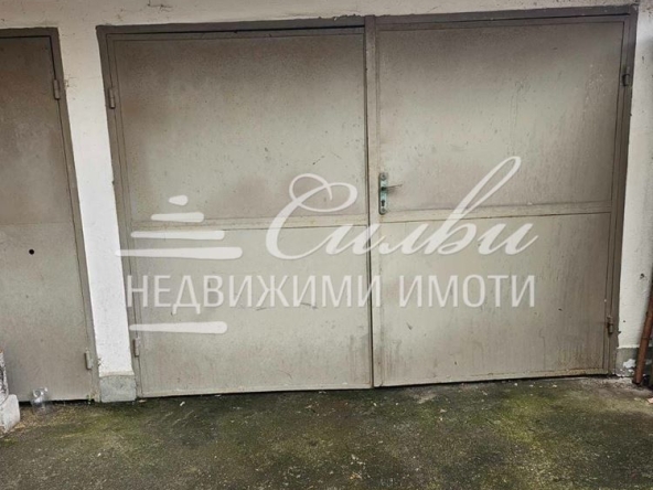 Гараж / Паркомясто в Шумен, Военно училище - 14 кв.м за 747 €/кв.м - Снимка #1