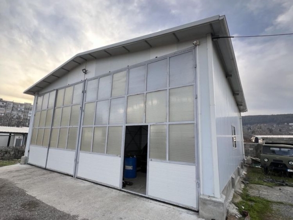 Дава се под наем Склад в Шумен, Топхане - 240 кв.м за 498.27 € - Снимка #1