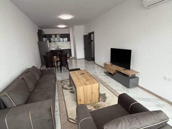 Дава се под наем Тристаен апартамент в Бургас, Славейков - 135 кв.м за 1196.97 € - Снимка #1