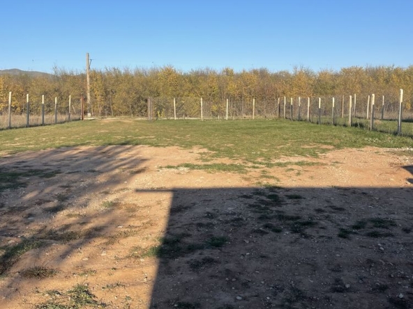 Дава се под наем Гараж / Паркомясто в София, Световрачене - 600 кв.м за 510 € - Снимка #1