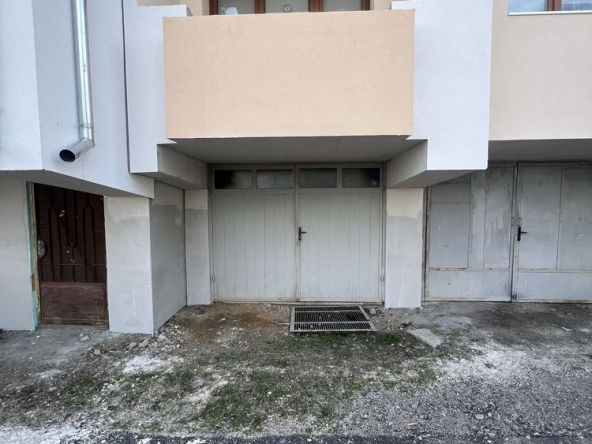 Дава се под наем Гараж / Паркомясто в Кюстендил, Център - 18 кв.м за 51 € - Снимка #1