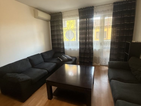 Дава се под наем Двустаен апартамент в Пловдив, Център - 75 кв.м за 458.49 € - Снимка #1