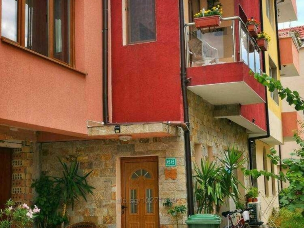 Дава се под наем Етаж от къща в Несебър - 90 кв.м за 6.63 € - Снимка #1