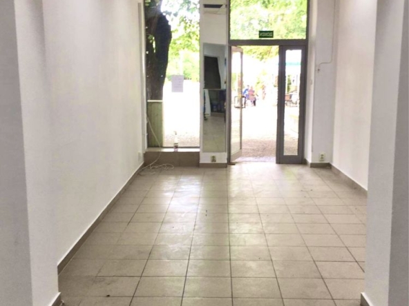 Дава се под наем Магазин в Пещера - 33 кв.м за 306 € - Снимка #1