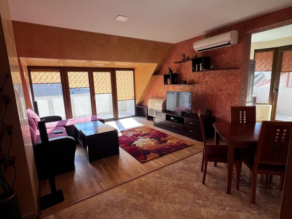 Дава се под наем Тристаен апартамент в Благоевград, Вароша - 92 кв.м за 598.23 € - Снимка #1