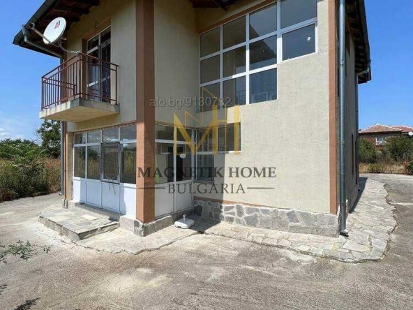 Дава се под наем Къща в с. Трояново, Област Бургас - 150 кв.м за 510 € - Снимка #1