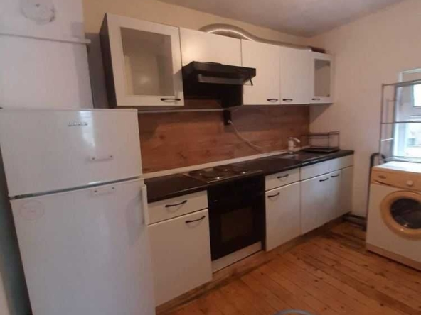 Дава се под наем Тристаен апартамент в Варна, Център - 80 кв.м за 398.82 € - Снимка #1