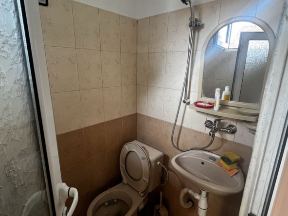 Дава се под наем Етаж от къща в София, 7-ми 11-ти километър - 30 кв.м за 209.1 € - Снимка #1