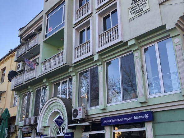 Дава се под наем Четиристаен апартамент в Кюстендил, Бузлуджа - 110 кв.м за 348.84 € - Снимка #1