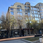 Дава се под наем Магазин в Варна, Червен площад - 27 кв.м за 53863.14 € - Снимка #1