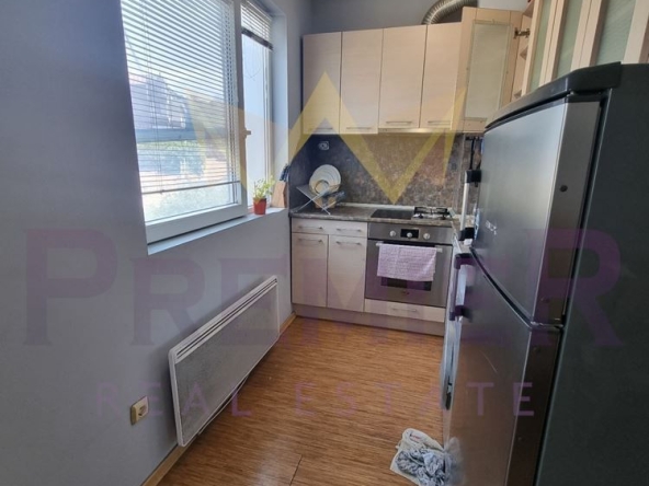 Дава се под наем Тристаен апартамент в Варна, Левски - 80 кв.м за 508.47 € - Снимка #1
