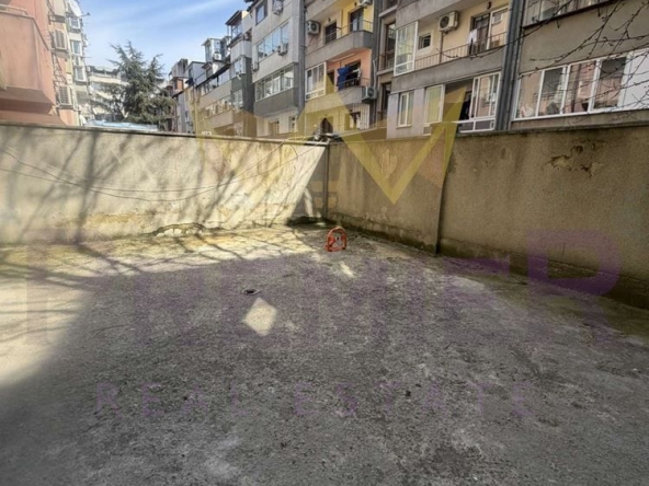 Дава се под наем Гараж / Паркомясто в Варна, Лятно кино Тракия - 15 кв.м за 99.45 € - Снимка #1