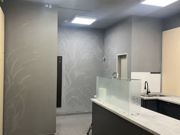 Дава се под наем Магазин в София, Център - 30 кв.м за 677.79 € - Снимка #1