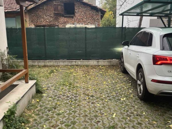 Дава се под наем Гараж / Паркомясто в ж.Зоопарк - 12 кв.м за 51 € - Снимка #1