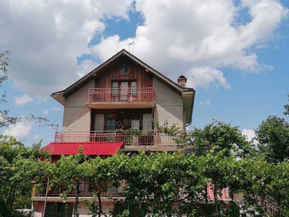 Къща в с. Ягода, Област Стара Загора - 330 кв.м за 151 €/кв.м - Снимка #1