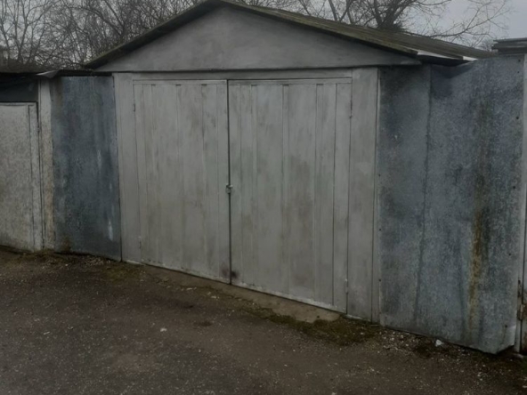 Гараж / Паркомясто в Шумен, Томбул джамия - 15 кв.м за 21 €/кв.м - Снимка #1