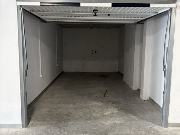 Гараж / Паркомясто в Шумен, Тракия - 22 кв.м за 556 €/кв.м - Снимка #1