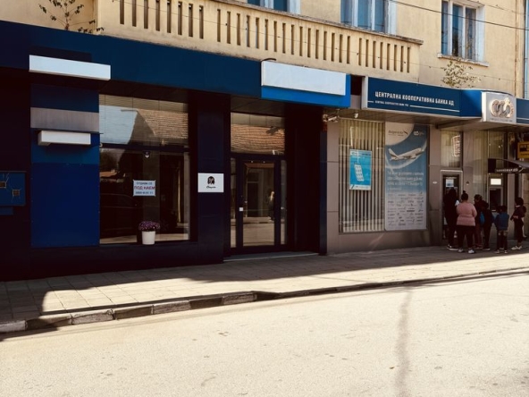 Дава се под наем Магазин в Ихтиман - 150 кв.м за 1000 € - Снимка #1