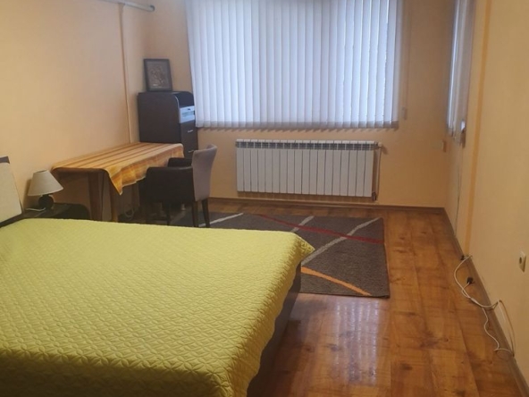 Дава се под наем Тристаен апартамент в София, Оборище - 74 кв.м за 797.64 € - Снимка #1