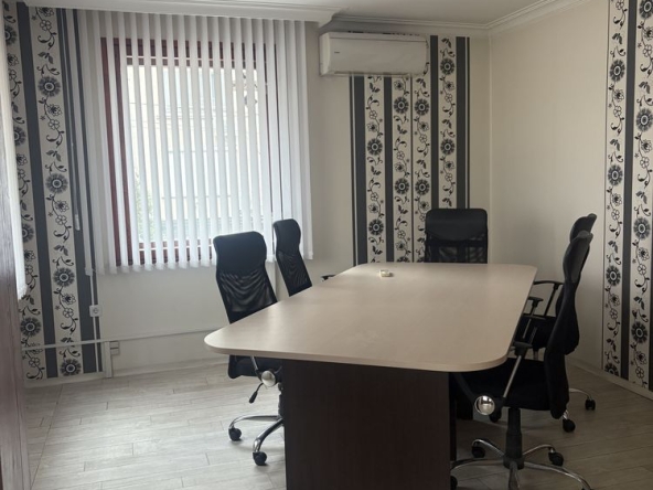 Дава се под наем Офис в София, Гео Милев - 130 кв.м за 897.6 € - Снимка #1