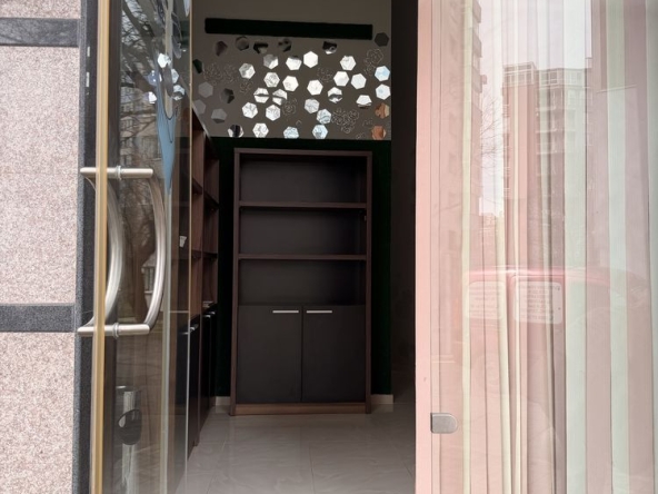 Дава се под наем Магазин в Бургас, Братя Миладинови - 18 кв.м за 224.4 € - Снимка #1