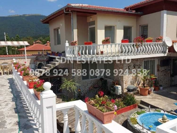Къща в Казанлък - 450 кв.м за 963 €/кв.м - Снимка #1