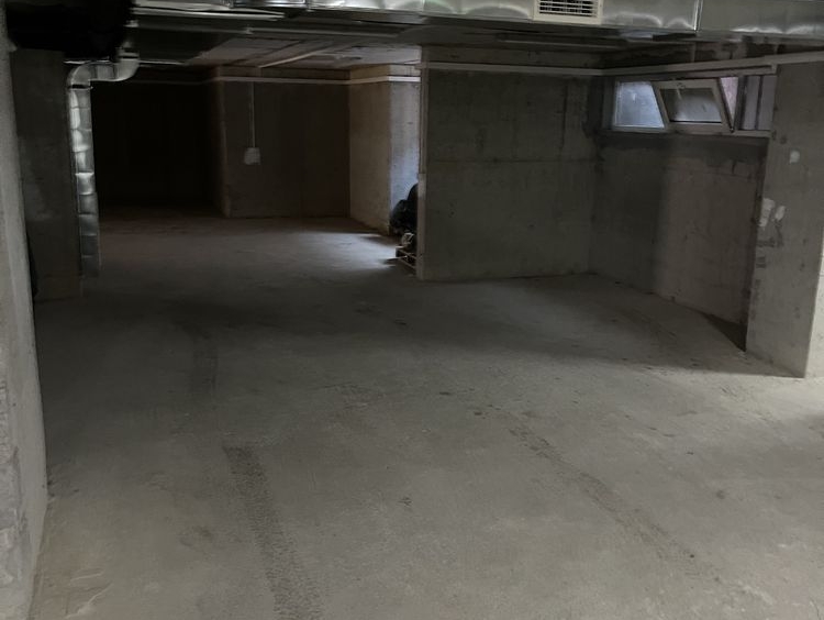 Дава се под наем Гараж / Паркомясто в Приморско - 25 кв.м за 49.47 € - Снимка #1