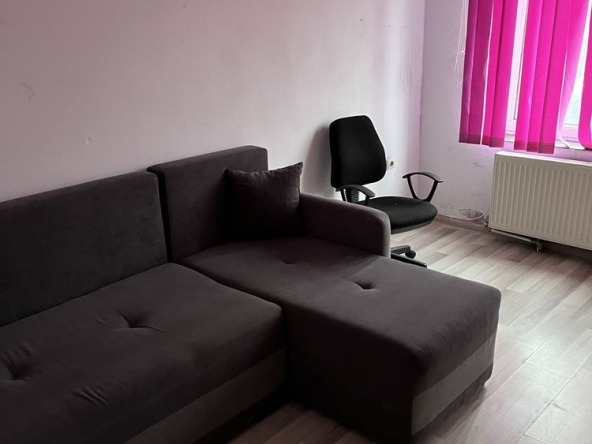 Дава се под наем Тристаен апартамент в Добрич, Център - 90 кв.м за 298.86 € - Снимка #1